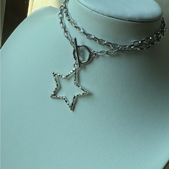 💚💚Lightweight Star Chain Necklace w/Toggle closure Length,including Star is ~21” - Picture 8 of 8